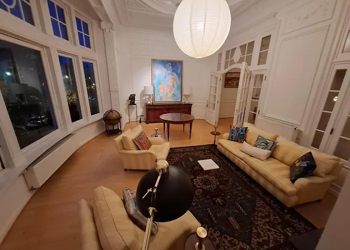 Brussels' Premier Parkside Apartment Brüssel