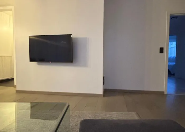 Stylish, Modern & Spacious In דירה