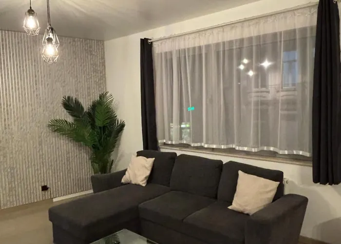 Stylish, Modern & Spacious In דירה