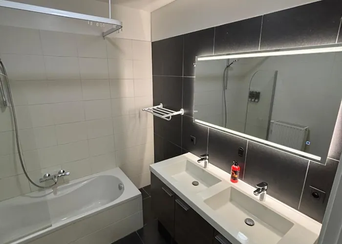 Stylish, Modern & Spacious In דירה