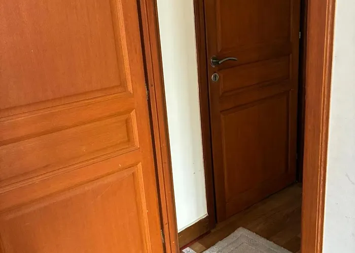 Et Dans Un Immeuble * בריסל