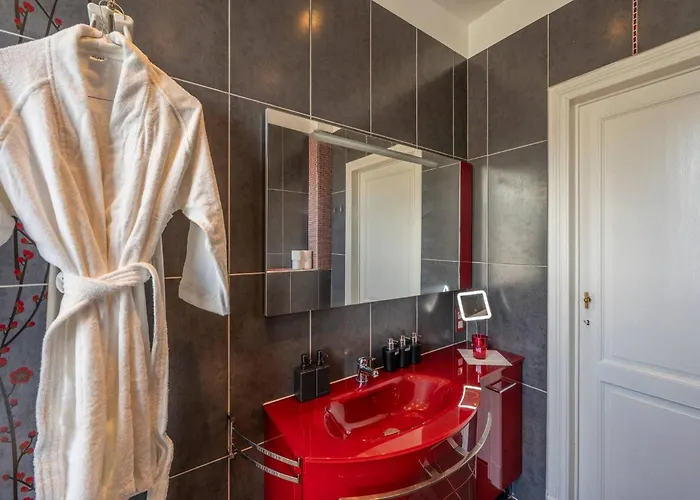 Euro Edens Cosy Historic In Jacuzzi, Garden, Location Bruselas