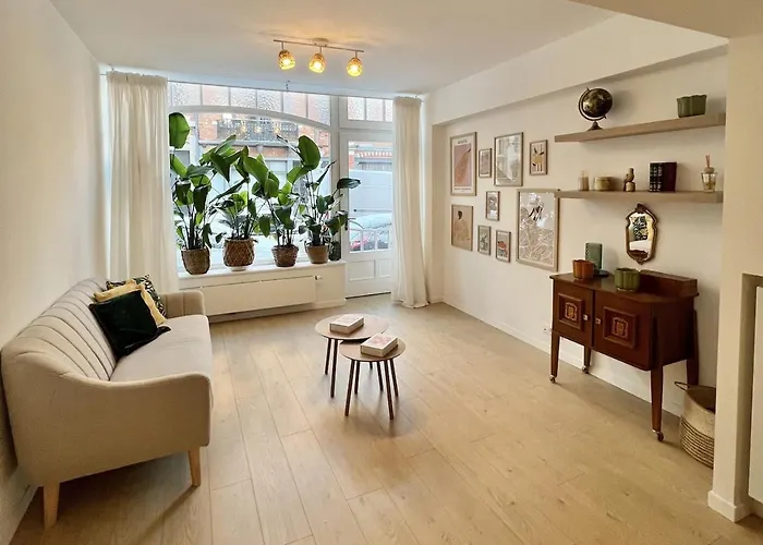 Modern & Elegant Near Montgomery