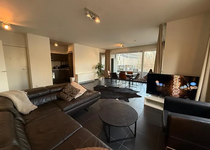 Stunning With 2 Bedrooms - Sleeps 6 *