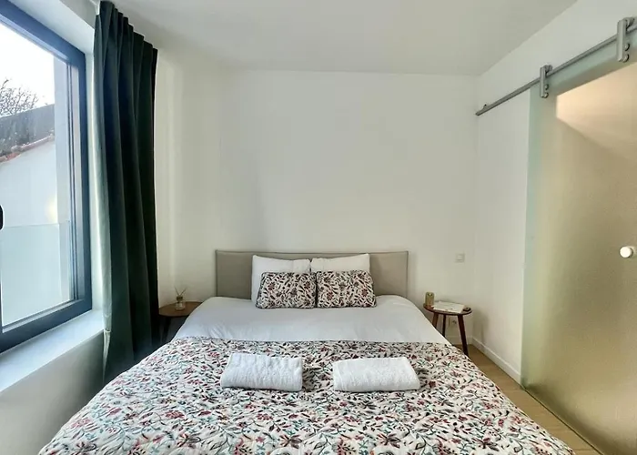 Modern & Elegant Near Montgomery * Брюссель