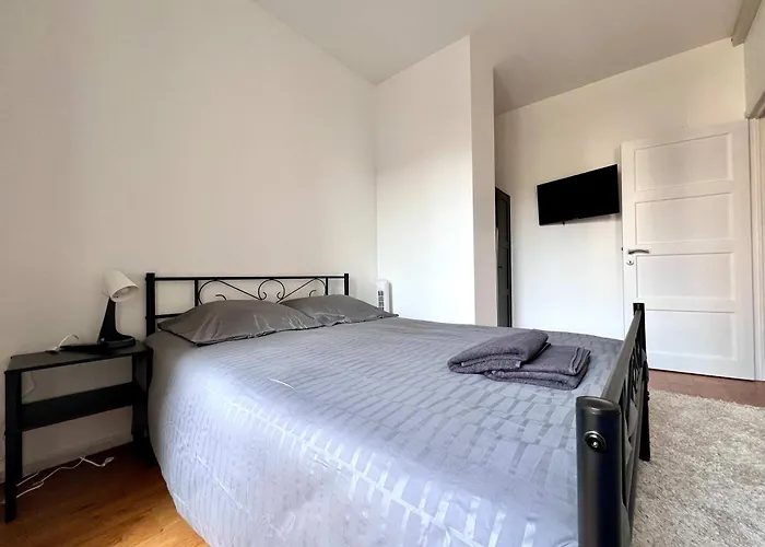 Διαμέρισμα Cosy Family For Up To 9 Guests Near Midi Station *