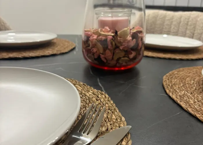 Modern 1br And Sofa Bed Near Airport בריסל