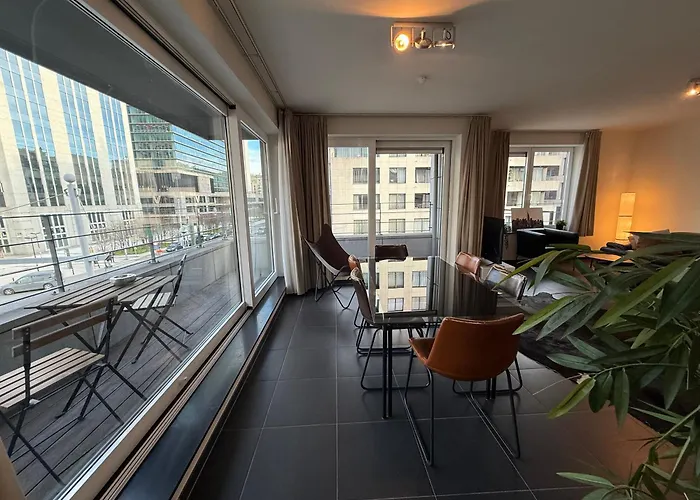 Stunning With 2 Bedrooms - Sleeps 6 *