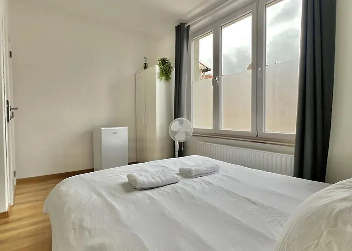 Spacious For 6 Near Center Of *