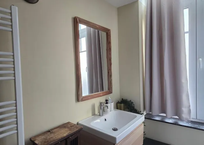 The Amber Lounge, 1040 Apartment