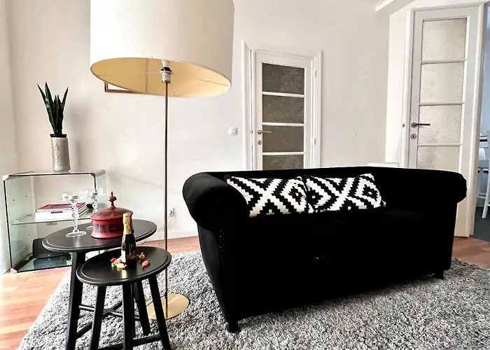 Appartamento Chic Heart Of The With Balcony