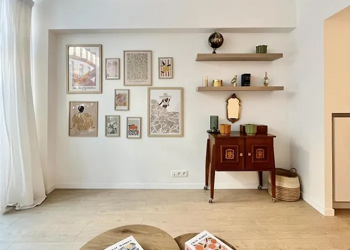 Modern & Elegant Near Montgomery