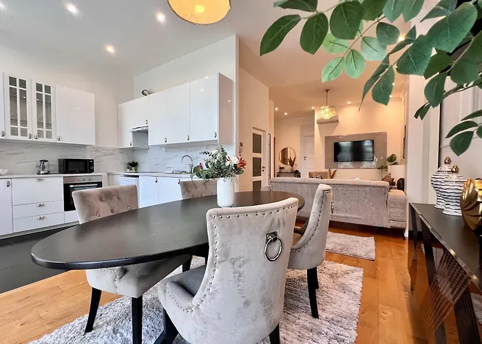 Cosy Family For Up To 9 Guests Near Midi Station