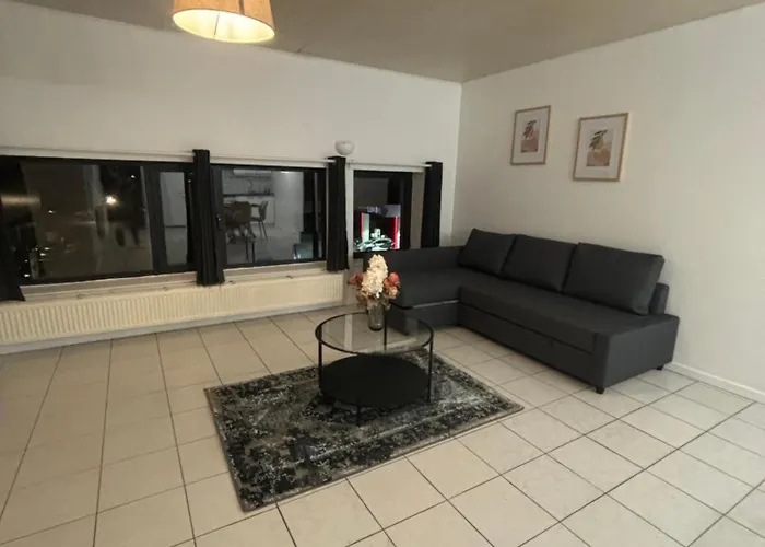 Modern 1br And Sofa Bed Near Airport דירה בריסל