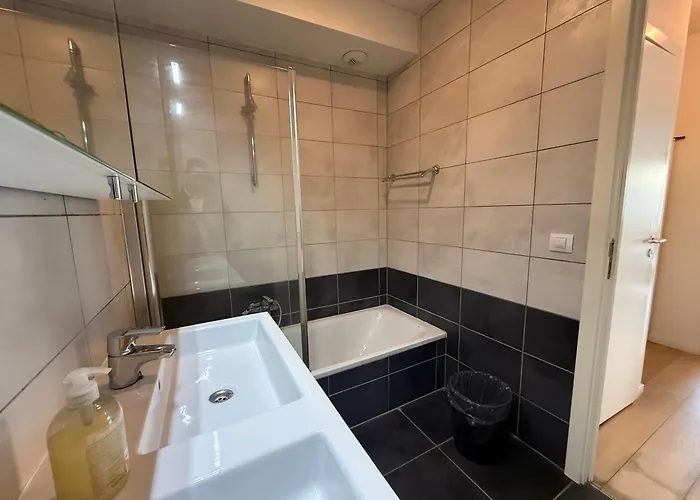 Stunning With 2 Bedrooms - Sleeps 6 Bryssel