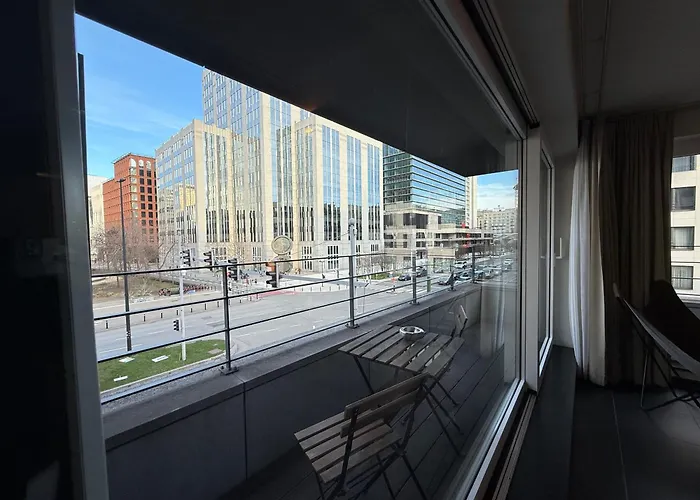 Stunning With 2 Bedrooms - Sleeps 6