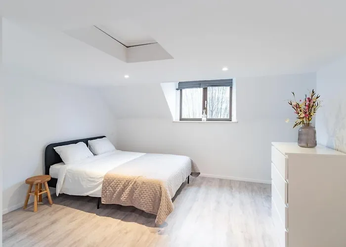 Apartment Over Two Floors For 5 Guests Near Midi & Grand Place *