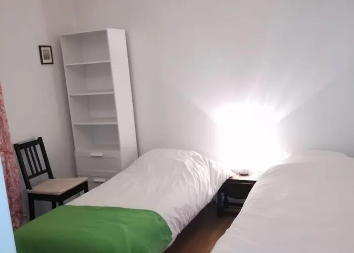 Bright And Cosy In بروكسل