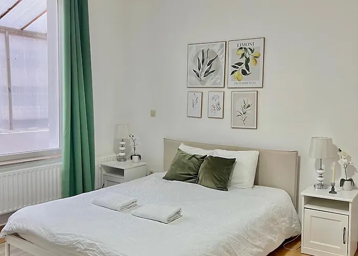 Διαμέρισμα Spacious For 6 Near Center Of *