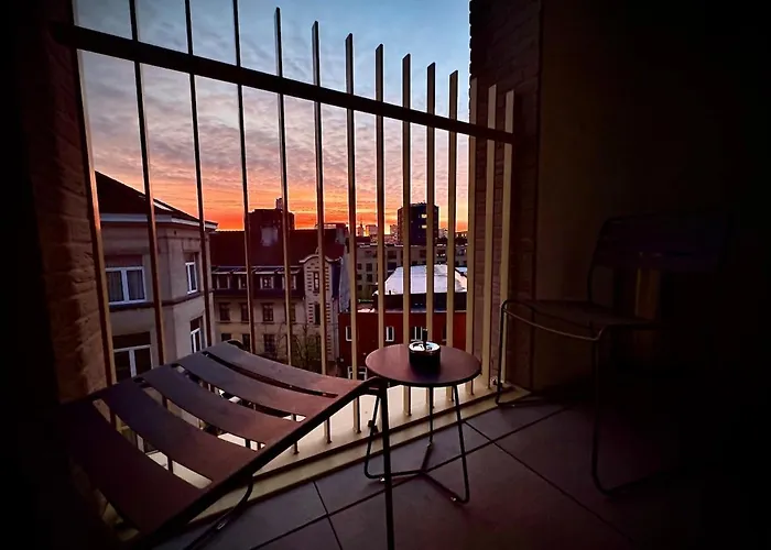 Residentiel A Tour Et Taxi Brusel