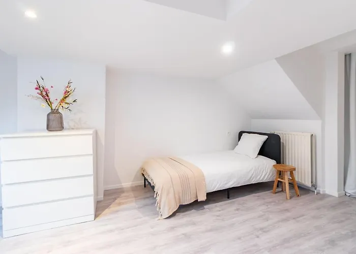 Over Two Floors For 5 Guests Near Midi & Grand Place Apartment *