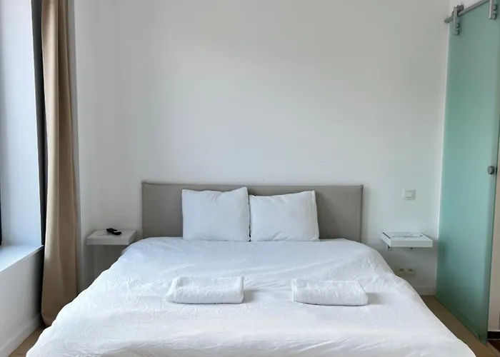 Apartment Chic & Bright Near Montgomery