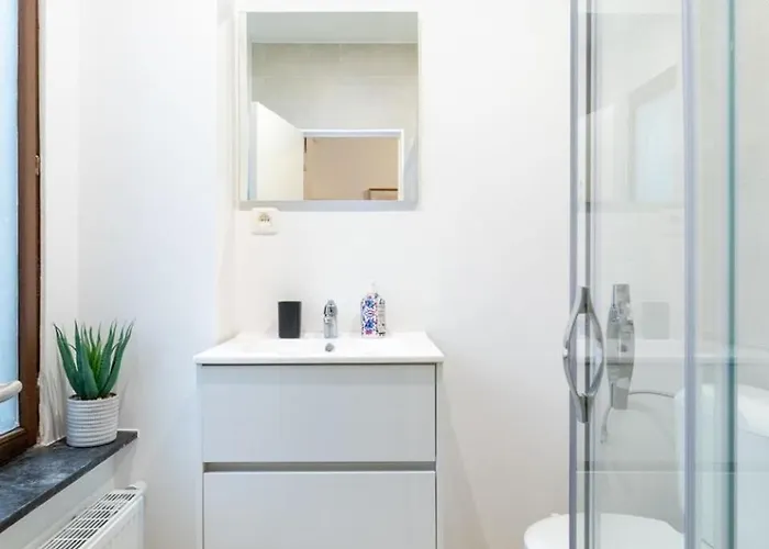 Over Two Floors For 5 Guests Near Midi & Grand Place Apartment *