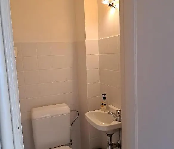 Bright And Cosy In דירה בריסל