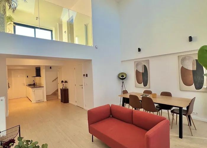 Chic & Bright Near Montgomery *