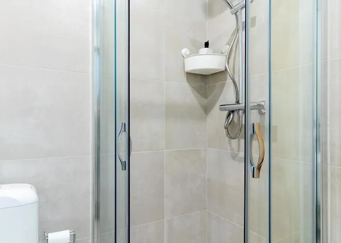 Over Two Floors For 5 Guests Near Midi & Grand Place