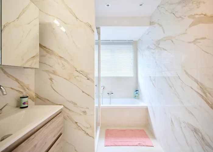 アパート Gallery Louise 2 *