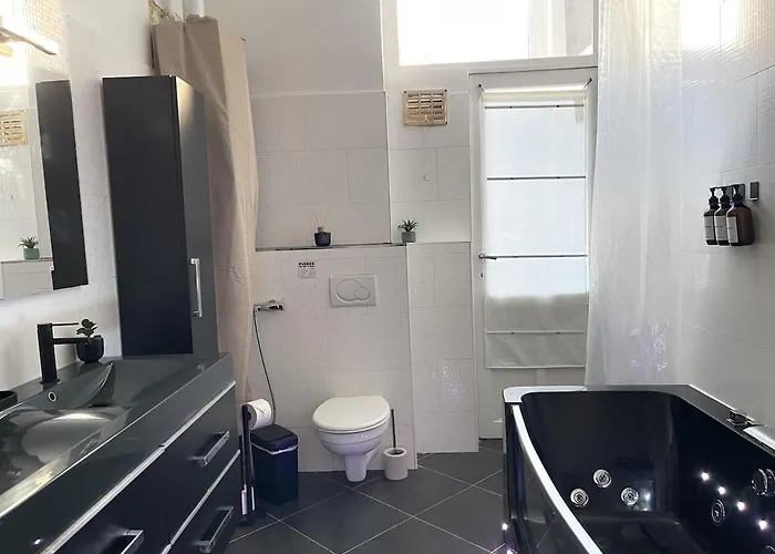 Beautiful With Jacuzzi Apartament