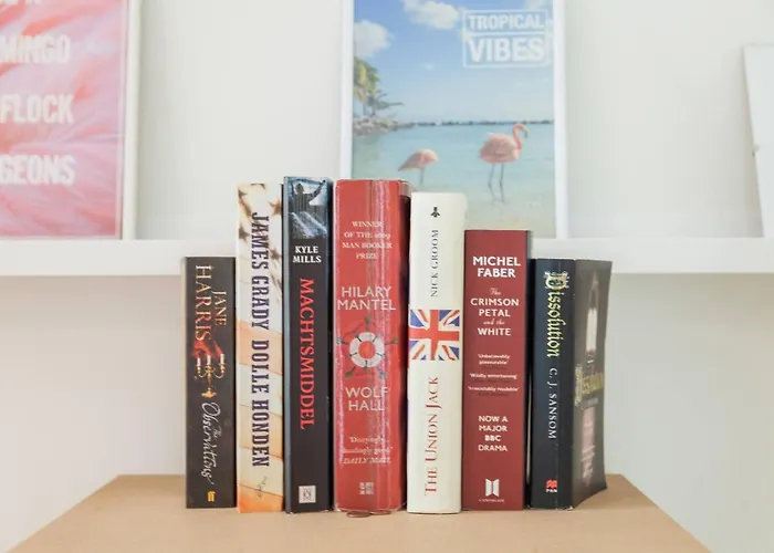 1 Bedroom W Kitchen And Bathroom In Trendy St Gilles *