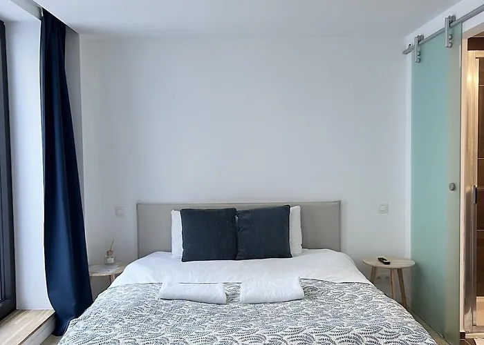 Modern & Elegant Near Montgomery *