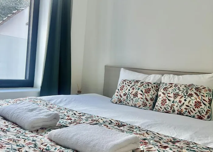 Апартаменты Modern & Elegant Near Montgomery