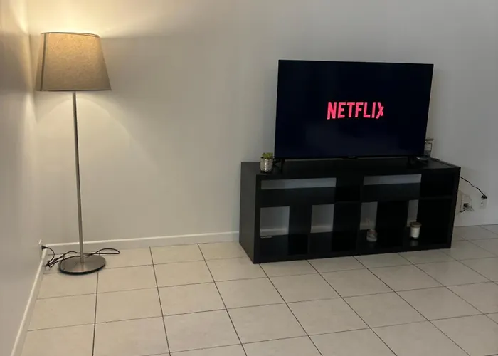 Modern 1br And Sofa Bed Near Airport * בריסל