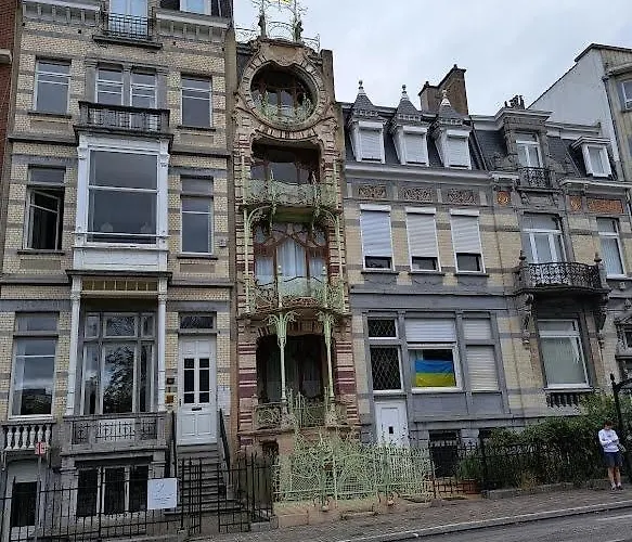 Bright And Cosy In شقة بروكسل