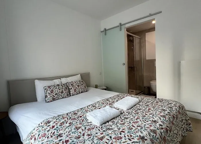 Апартаменты Modern & Elegant Near Montgomery