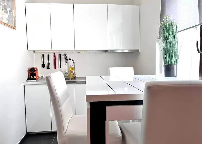 Chic Heart Of The With Balcony * Bruxelas