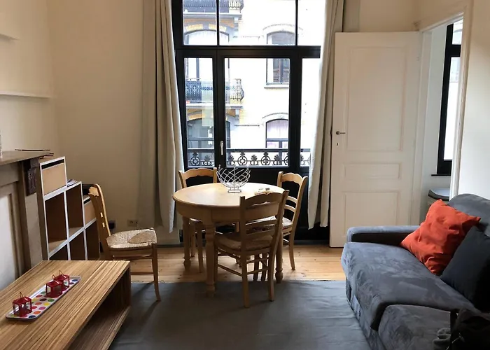 1 Bedroom W Kitchen And Bathroom In Trendy St Gilles Διαμέρισμα