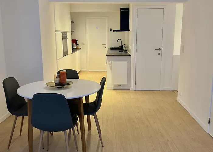 Апартаменты Modern & Elegant Near Montgomery *