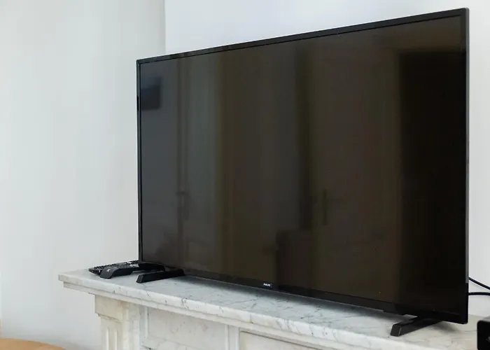 1 Bedroom W Kitchen And Bathroom In Trendy St Gilles * Βρυξέλλες