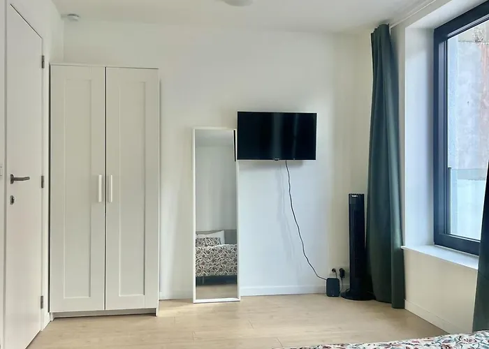 Modern & Elegant Near Montgomery Апартаменты Брюссель