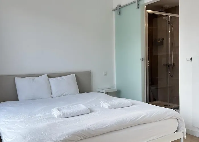 Chic & Bright Near Montgomery *