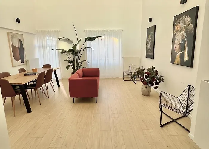 Chic & Bright Near Montgomery *