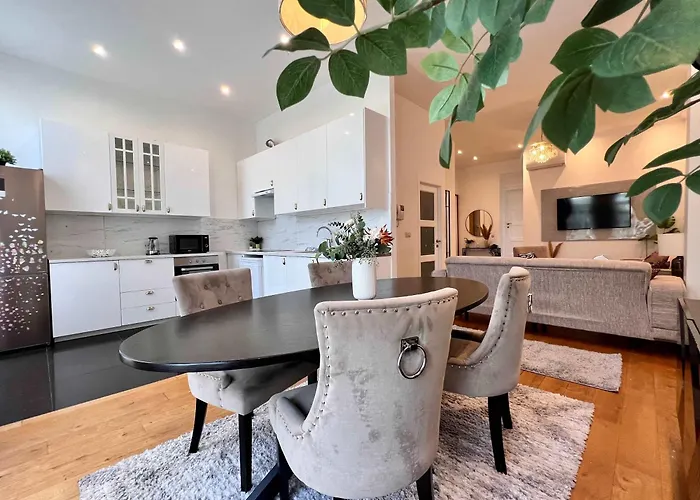 Cosy Family For Up To 9 Guests Near Midi Station