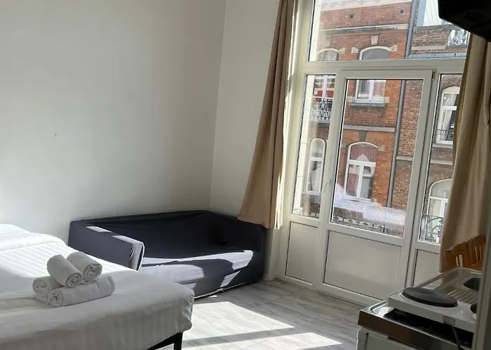 European District Konukevi