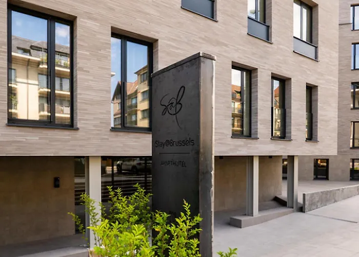 At Βρυξέλλες