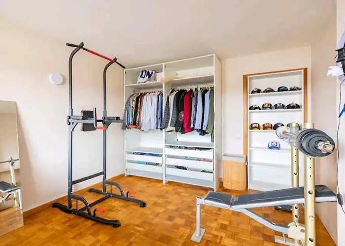 & Wellness Area Jacuzzi Sauna Massage Table Bryssel