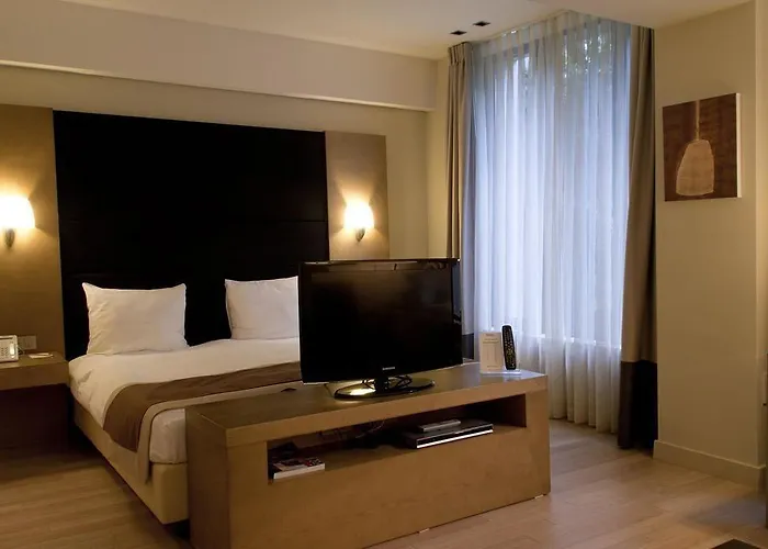 B-aparthotel Grand Place 4*